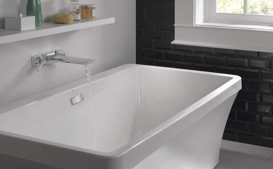 Pivotal Bathroom Tub