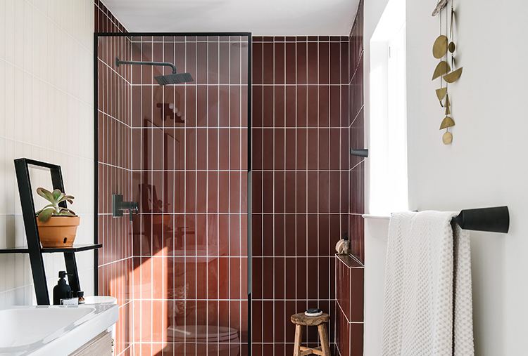 DeltaEffortlessChicMasterBath_02