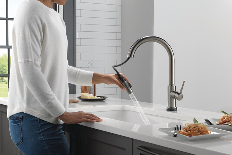 8 Reasons You'll Love a Touchless Kitchen Faucet  Pull Down