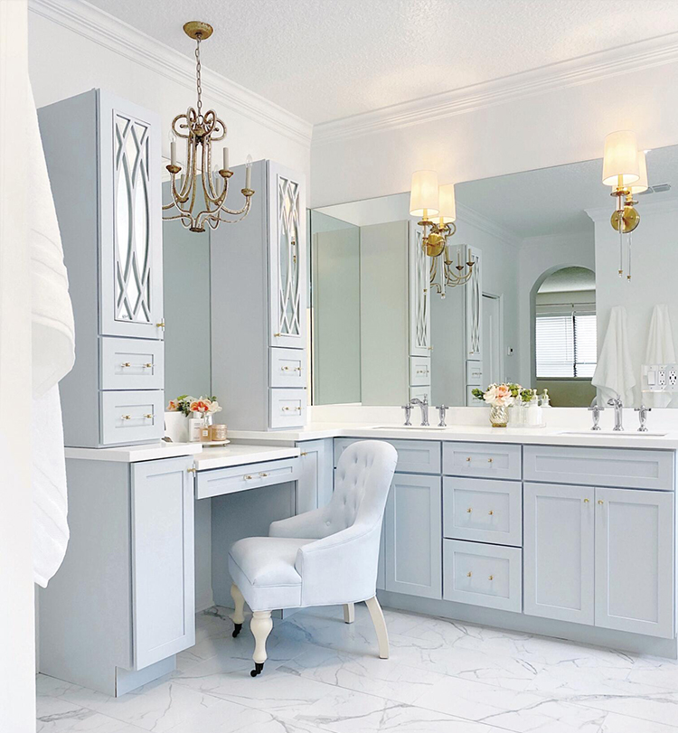 Traditional Beach Inspired Bathroom