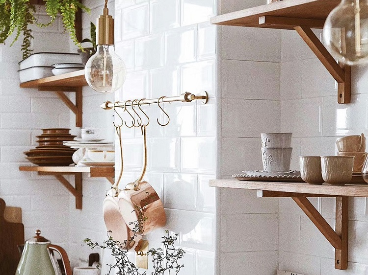 Personal Touches - English Country Kitchen