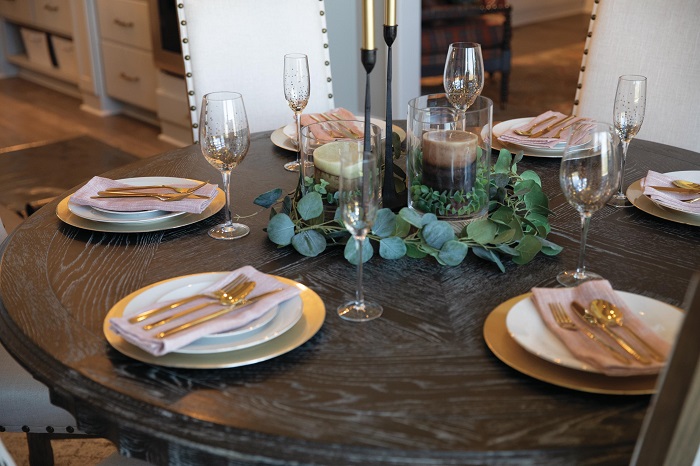 Showcase Holiday Cookware and Utensils