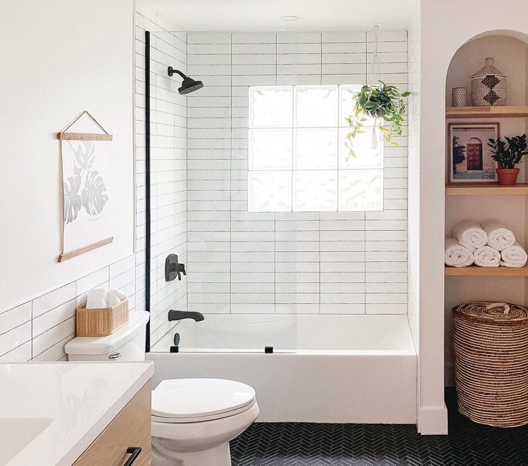 Delta Stryke Shower Fixtures
