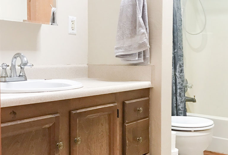 Bathroom Makeover: Before